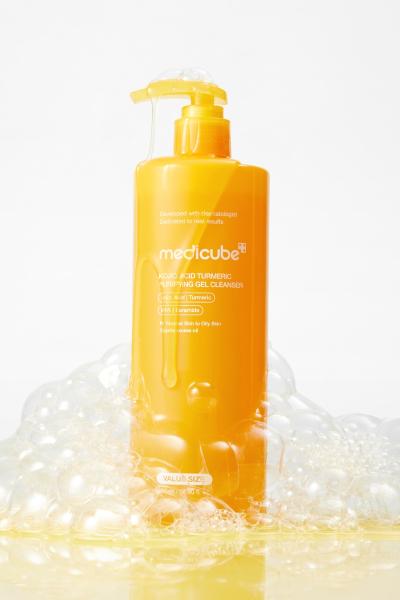 Medicube Gel de Limpeza Espumante com Ácido Kójico e Cúrcuma 500 ml